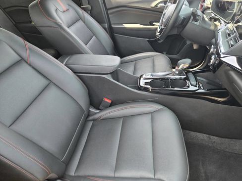 Certified 2024 Chevrolet Trax RS w/ Sunroof Package FWD image 18