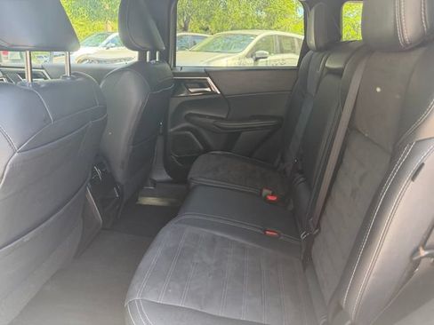 Used 2024 Mitsubishi Outlander SE Black Edition AWD/4WD image 12