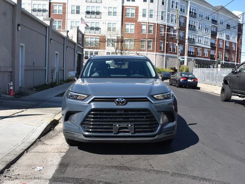 Used 2025 Toyota Grand Highlander FWD image 3