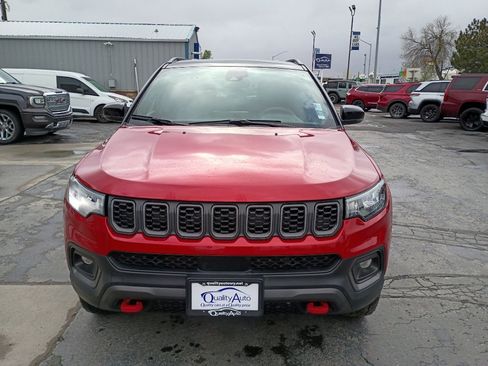 Used 2025 Jeep Compass Trailhawk AWD/4WD image 3