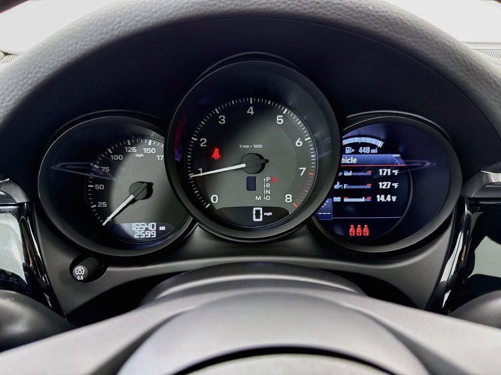 Certified 2025 Porsche Macan AWD/4WD image 16
