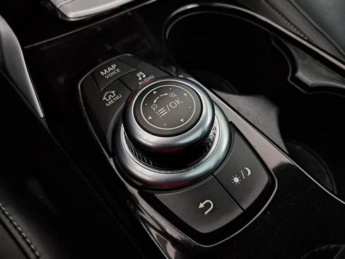 Used 2018 INFINITI QX30 AWD image 19