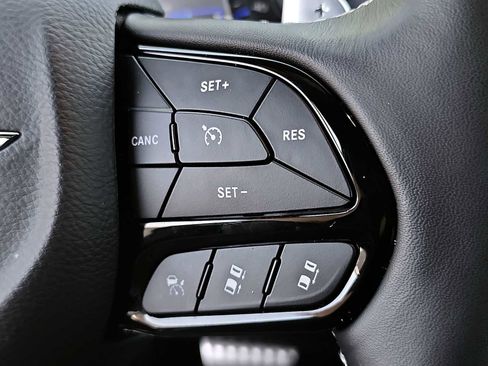 Used 2023 Chrysler 300 C RWD image 29