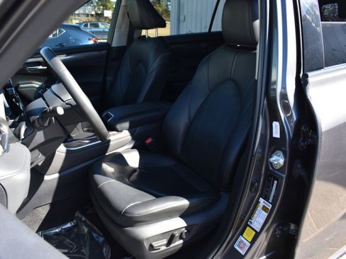 Used 2024 Toyota Highlander Limited image 26