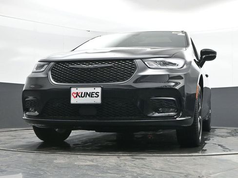 New 2026 Chrysler Pacifica Limited w/ S Appearance Package AWD/4WD image 42