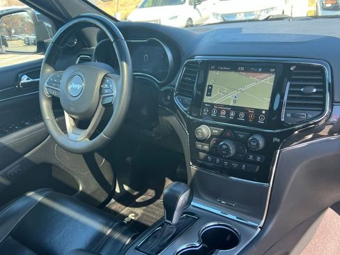 Used 2019 Jeep Grand Cherokee Overland AWD/4WD image 18