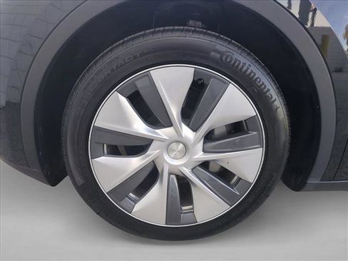 Used 2023 Tesla Model Y Long Range image 25