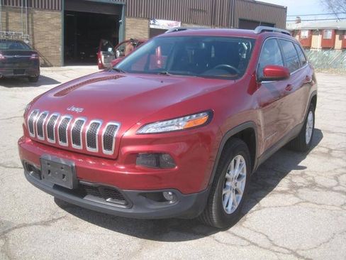Used 2015 Jeep Cherokee Latitude w/ Cold Weather Group AWD/4WD image 1