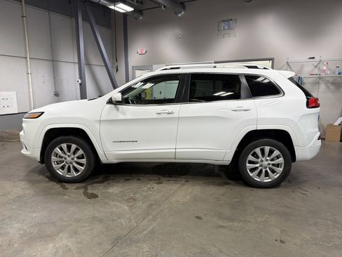 Used 2018 Jeep Cherokee Overland w/ Technology Group image 4