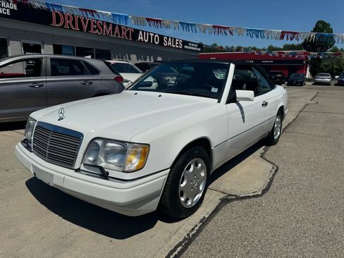 Used 1995 Mercedes-Benz E 320 Convertible image 2