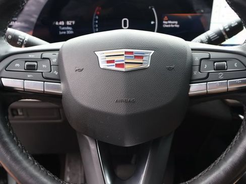 Used 2024 Cadillac XT4 Luxury w/ Cold Weather Package FWD image 23
