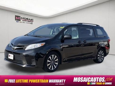Used 2018 Toyota Sienna LE w/ Carpet Mat Package AWD/4WD image 3