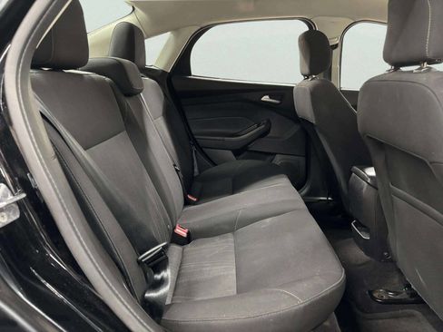 Used 2018 Ford Focus SE w/ SE Appearance Package image 17