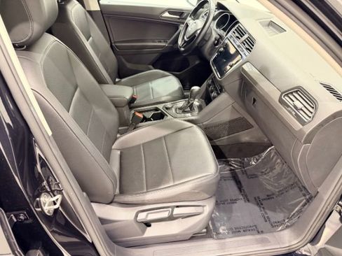 Used 2018 Volkswagen Tiguan SE AWD/4WD image 24