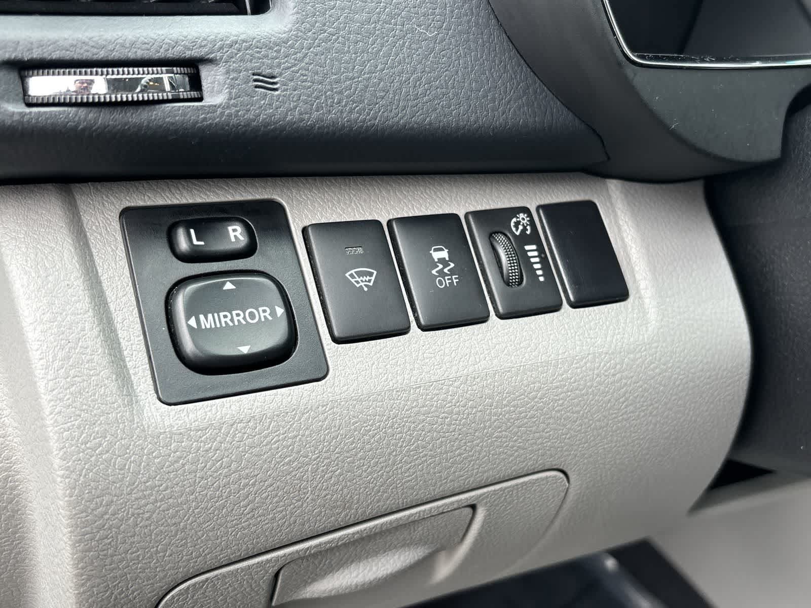 Used 2013 Toyota Highlander 4WD w/ Cold Weather Pkg image 12