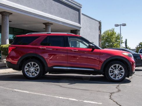 Used 2023 Ford Explorer Limited image 8