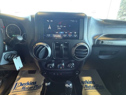 Used 2018 Jeep Wrangler Sport AWD/4WD image 17