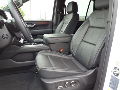 Used 2025 GMC Yukon Denali AWD/4WD image 21