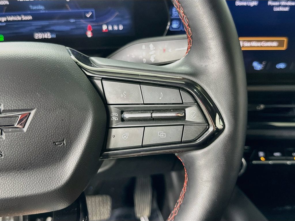 Used 2025 Chevrolet Equinox EV RS FWD image 25