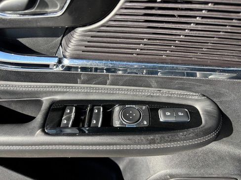 Used 2022 Lincoln Corsair FWD w/ Premium Package image 18