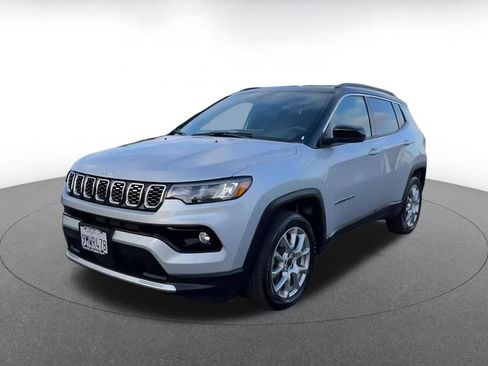 Used 2025 Jeep Compass Limited image 7