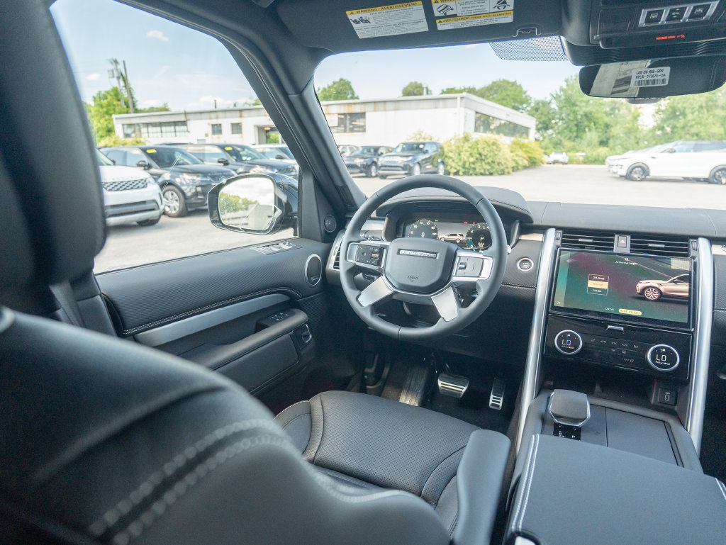 New 2026 Land Rover Discovery Limited Edition AWD/4WD image 17