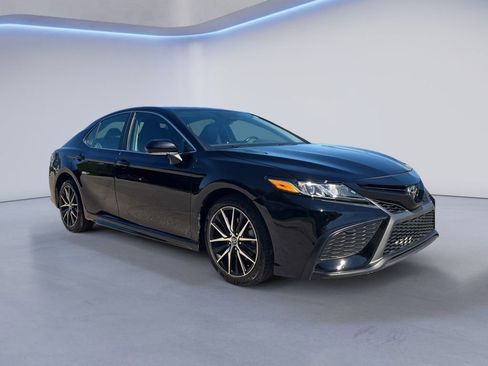 Used 2024 Toyota Camry SE FWD image 8