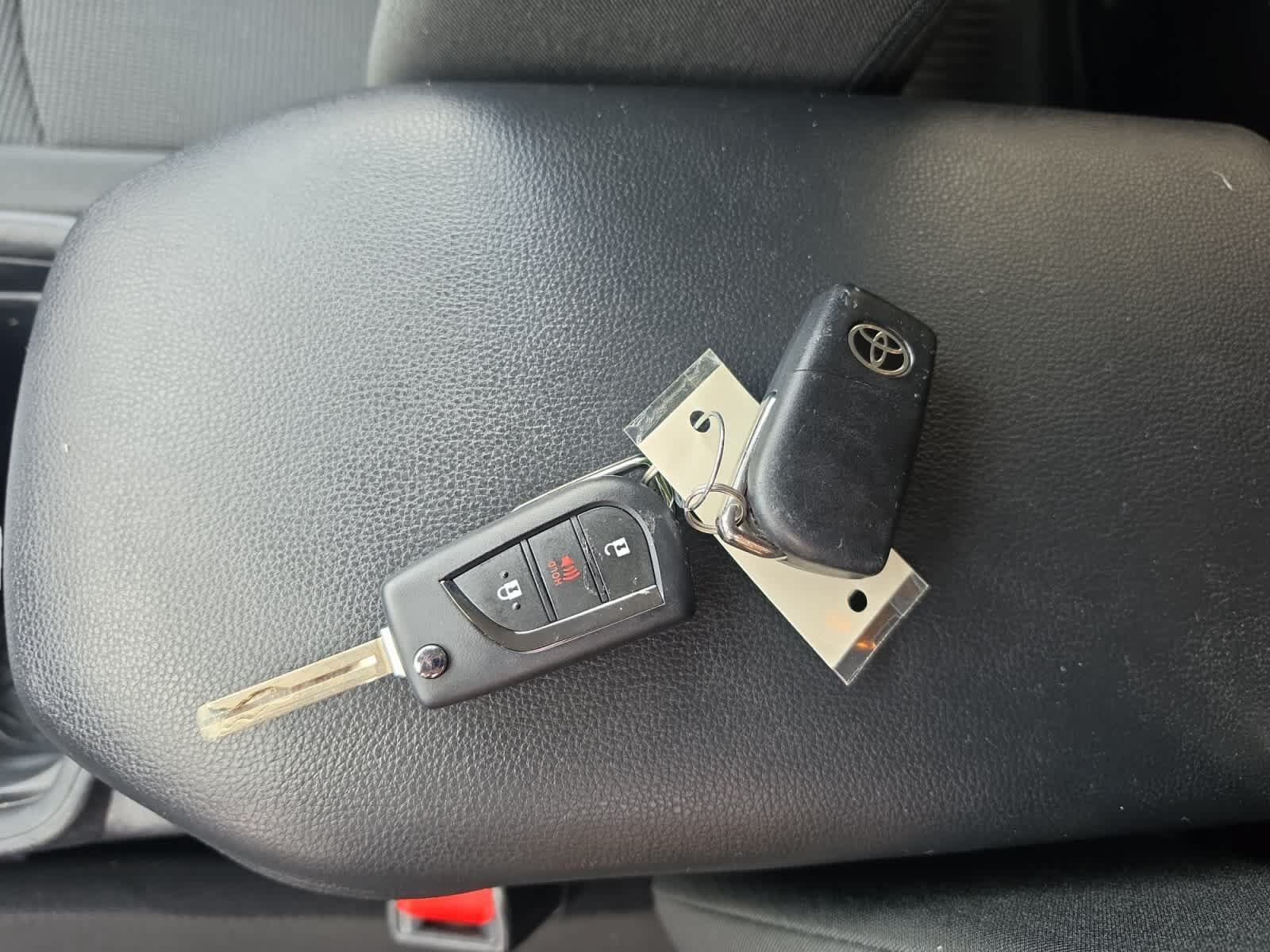 Used 2021 Toyota RAV4 LE AWD/4WD image 10