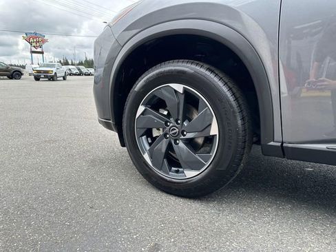 Used 2025 Nissan Rogue SV AWD/4WD image 29