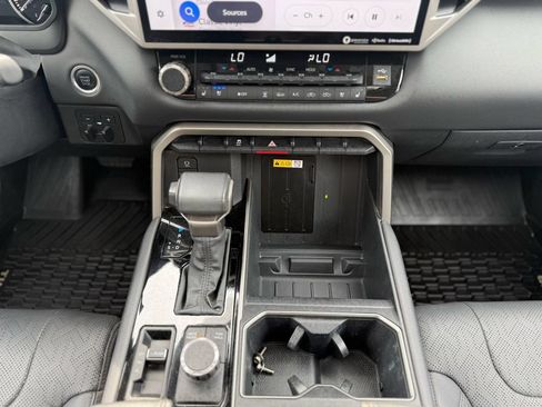 Used 2023 Toyota Tundra Limited AWD/4WD image 22