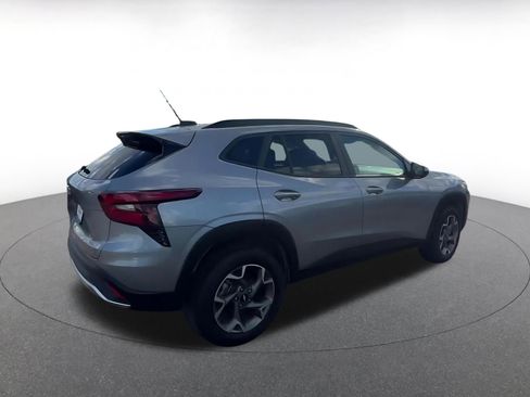 Used 2025 Chevrolet Trax LT FWD image 14