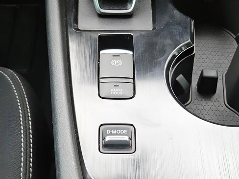 Certified 2025 Nissan Rogue SV FWD image 32