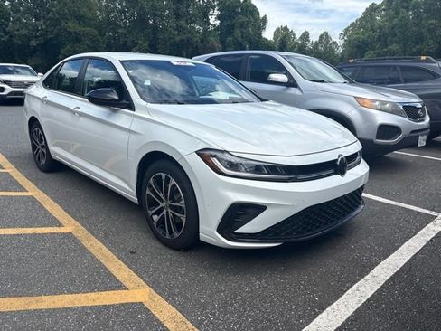 Used 2025 Volkswagen Jetta Sport FWD image 1