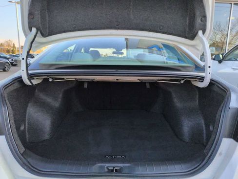 Used 2025 Nissan Altima 2.5 SV FWD image 37