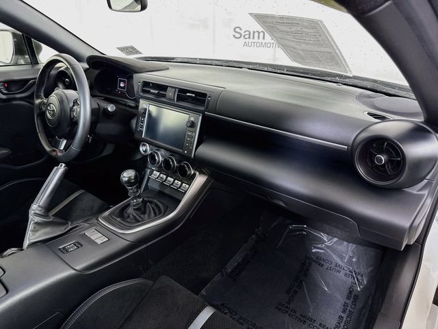 Used 2025 Toyota GR86 Premium w/ ALL Weather Mat Package (TMS) RWD image 24