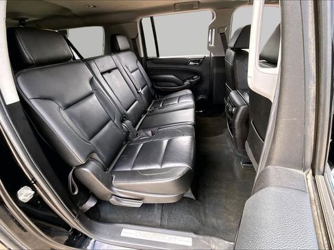 Used 2017 Chevrolet Suburban LT RWD image 18