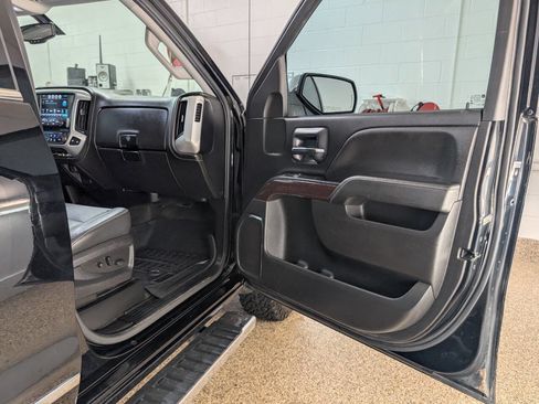 Used 2018 GMC Sierra 1500 SLT image 16