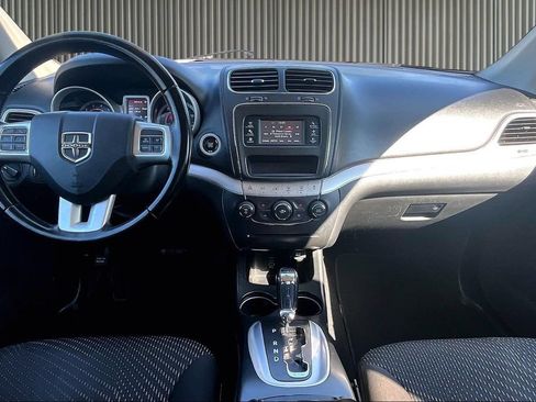 Used 2020 Dodge Journey SE w/ SE Popular Equipment Group FWD image 18