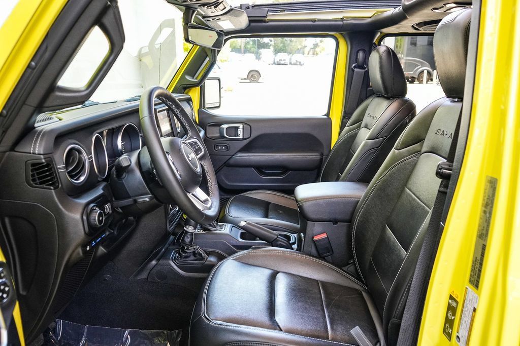 Used 2023 Jeep Wrangler Unlimited Sahara w/ Cold Weather Group AWD/4WD image 18