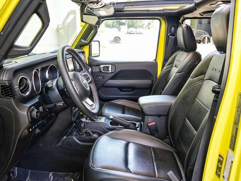 Used 2023 Jeep Wrangler Unlimited Sahara w/ Cold Weather Group AWD/4WD image 18