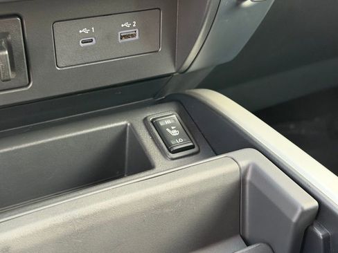 Used 2024 Nissan Titan SV w/ SV Convenience Package image 39