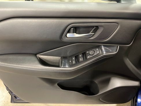 Used 2024 Nissan Rogue SV FWD image 12