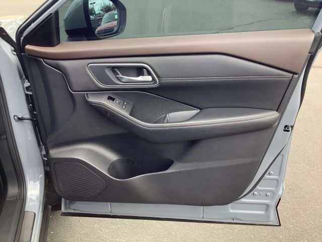 Used 2022 Nissan Rogue Platinum w/ Head-Up Display Package FWD image 38