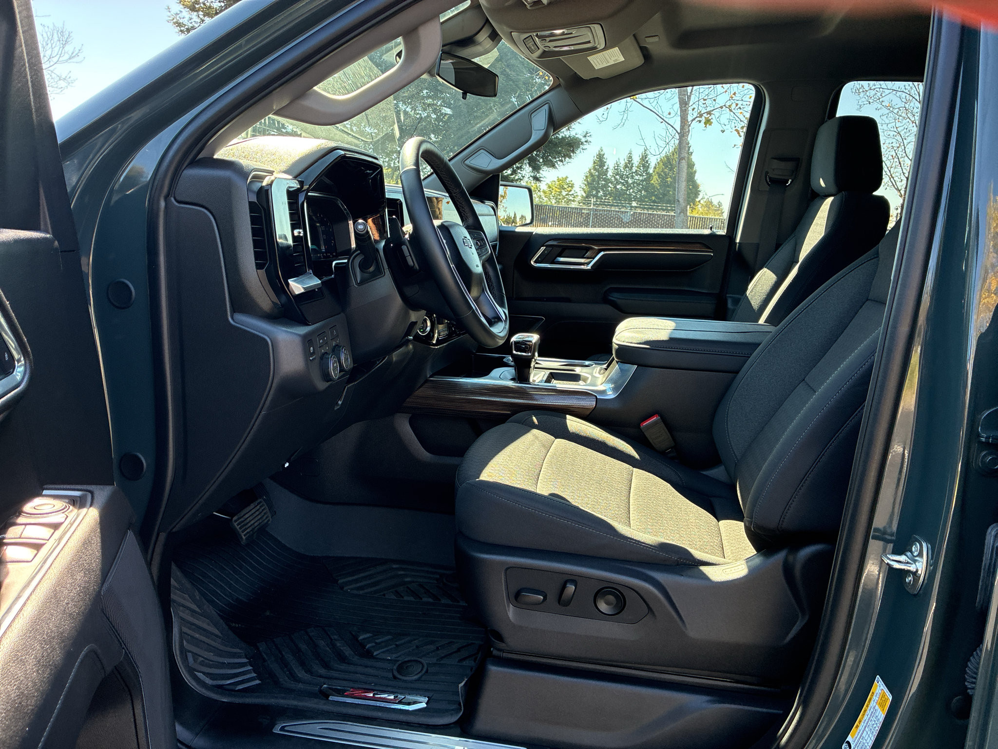 Used 2026 Chevrolet Silverado 1500 LT Trail Boss w/ Protection Package AWD/4WD image 18