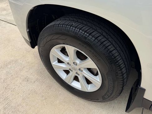 Used 2013 Toyota Highlander Plus FWD image 17