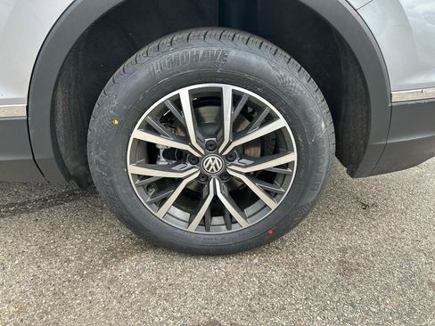 Used 2020 Volkswagen Tiguan SE image 28