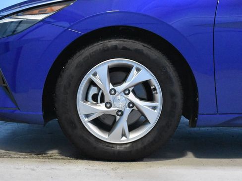Used 2021 Hyundai Elantra SE FWD image 24