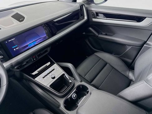 New 2026 Porsche Cayenne image 25