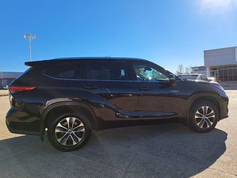 Used 2021 Toyota Highlander XLE image 5