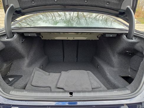 Used 2023 BMW M550i xDrive w/ Dynamic Handling Package image 28